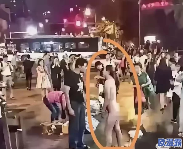 震惊！男人扒开女人双腿猛进女人机机里，现场目击者纷纷表示无法置信，事件引发广泛关注与讨论！