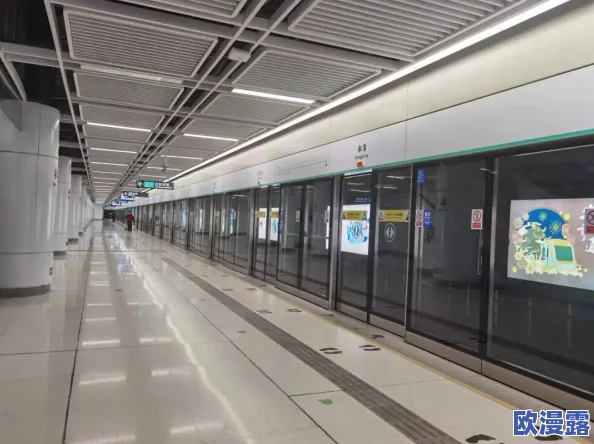 地铁逃生系统中起关键作用的辐射板具体是哪个部件